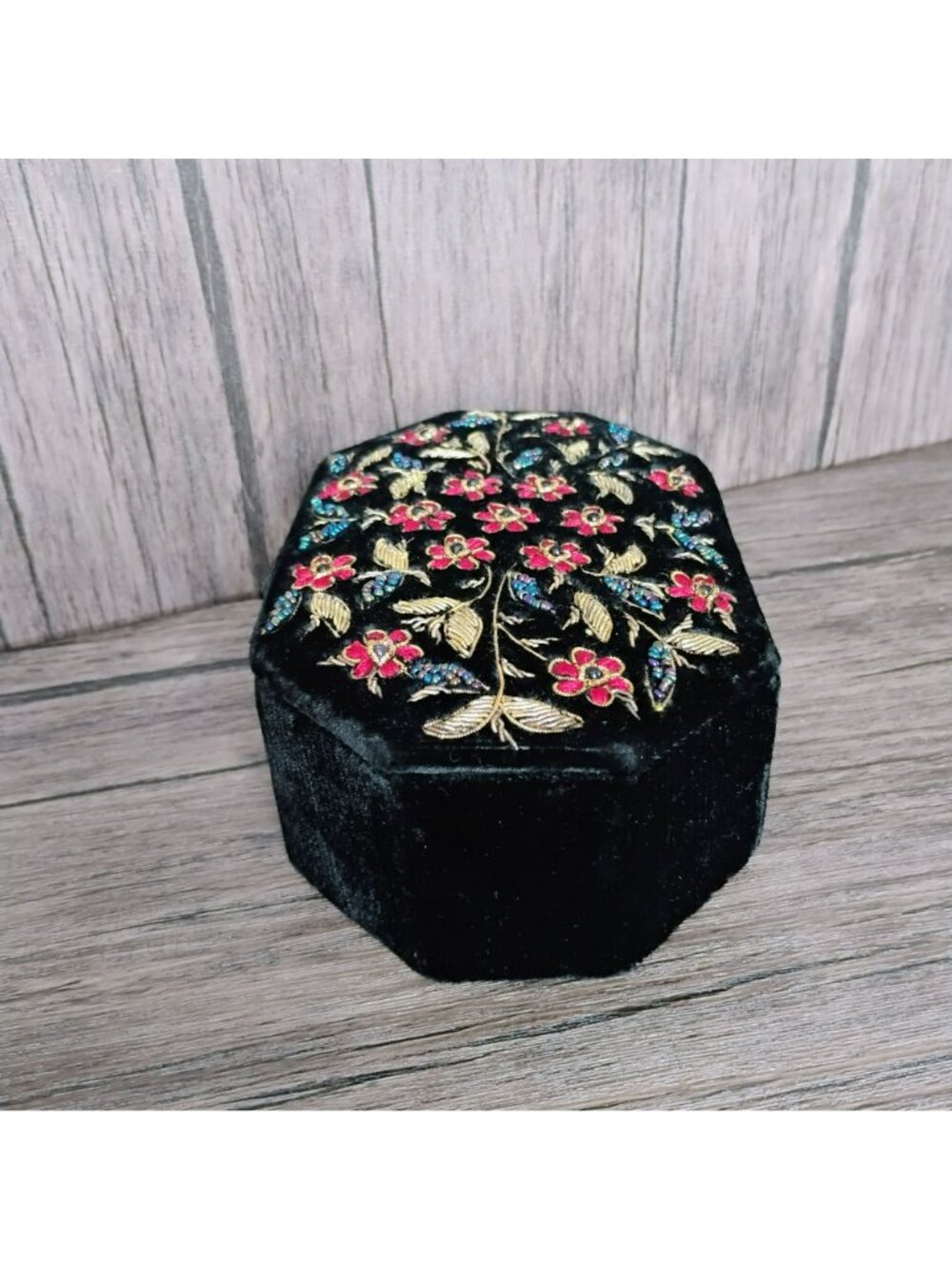 Vintage Indian Zardozi Embroidered Black Velvet Jewelry Box, 6" Octagon Boho - Picture 11 of 11
